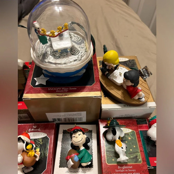 16 Hallmark Snoopy & The Peanuts Gang Christmas Ornaments - Picture 8 of 10